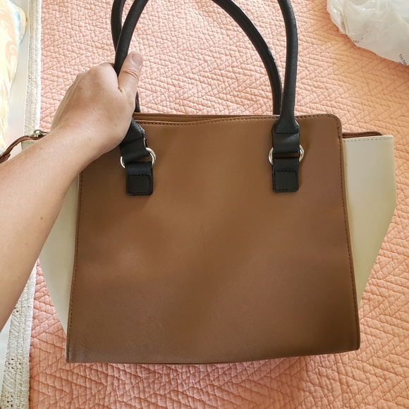 Nine West Camel and Tan Purse NWOT - Picture 4 of 5